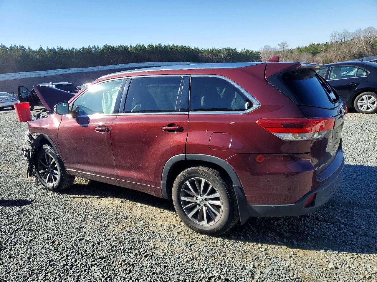 2017 TOYOTA HIGHLANDER SE photo 2