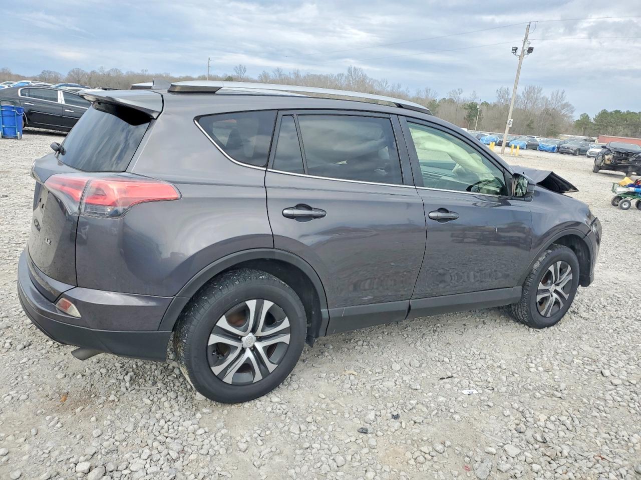 2017 TOYOTA RAV4 LE photo 3