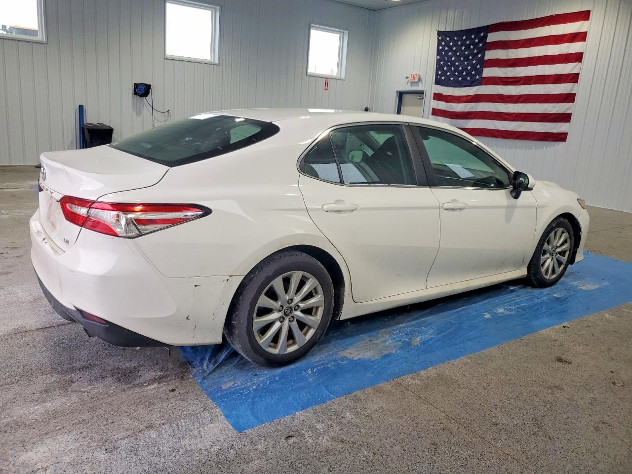 2018 TOYOTA CAMRY L photo 3