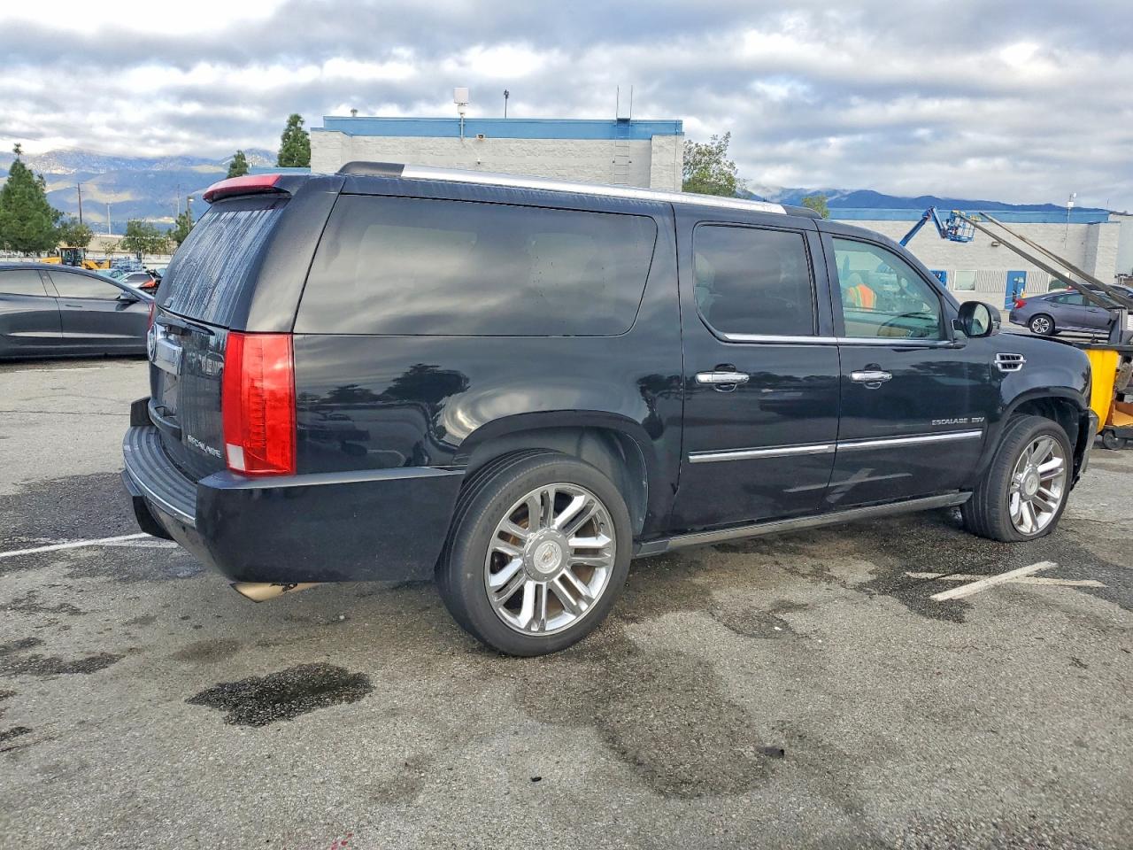 2011 CADILLAC ESCALADE ESV PLATINUM photo 5