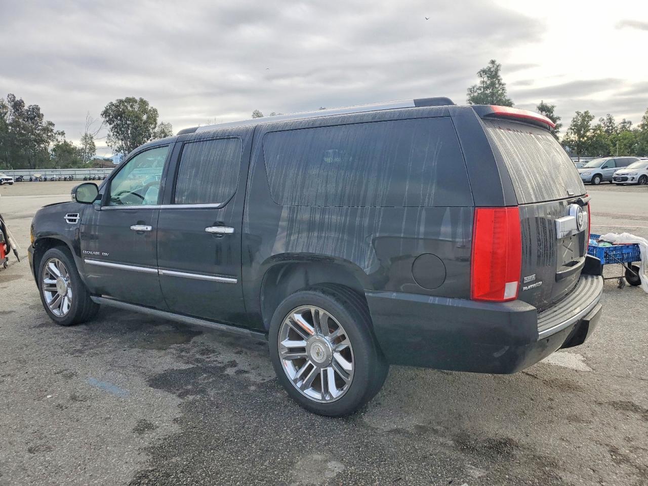 2011 CADILLAC ESCALADE ESV PLATINUM photo 3
