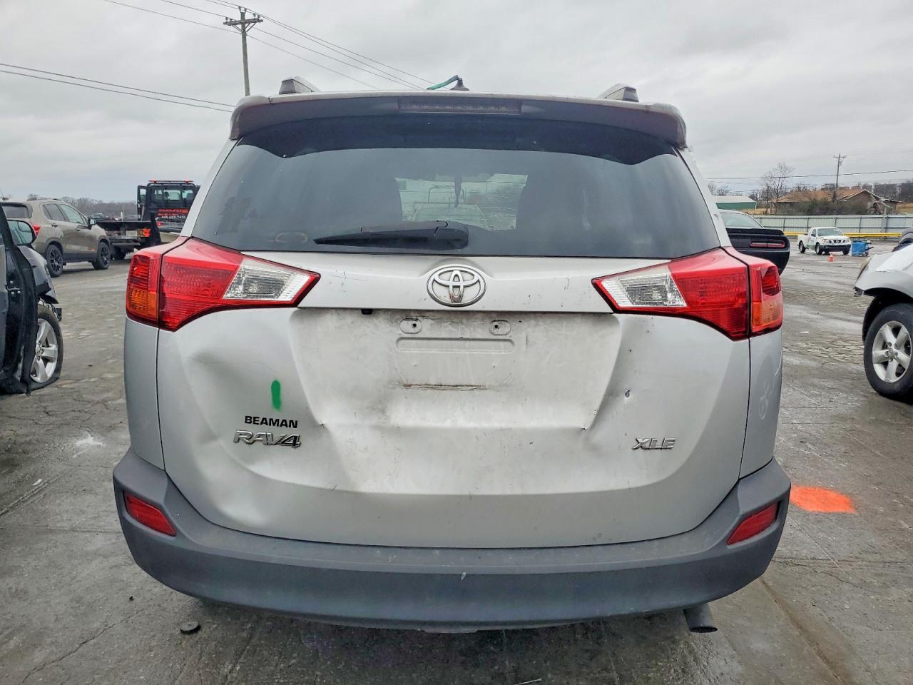 2015 TOYOTA RAV4 XLE photo 6