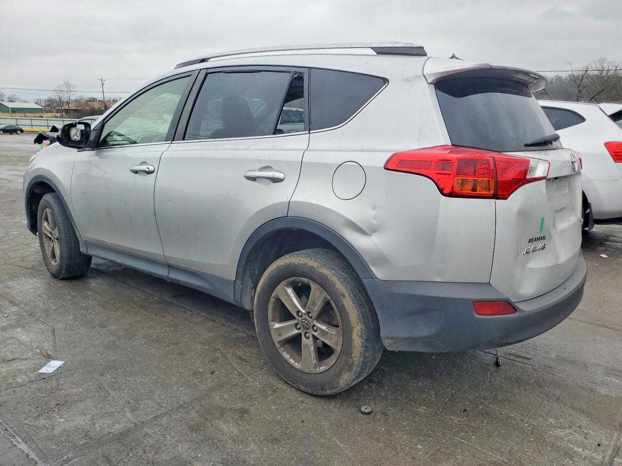 2015 TOYOTA RAV4 XLE photo 2