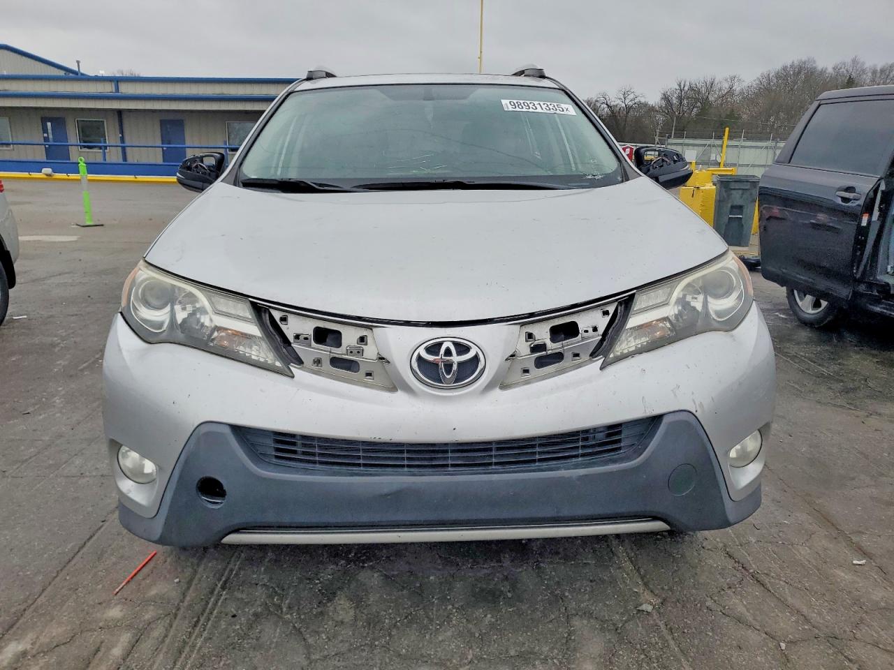 2015 TOYOTA RAV4 XLE photo 5