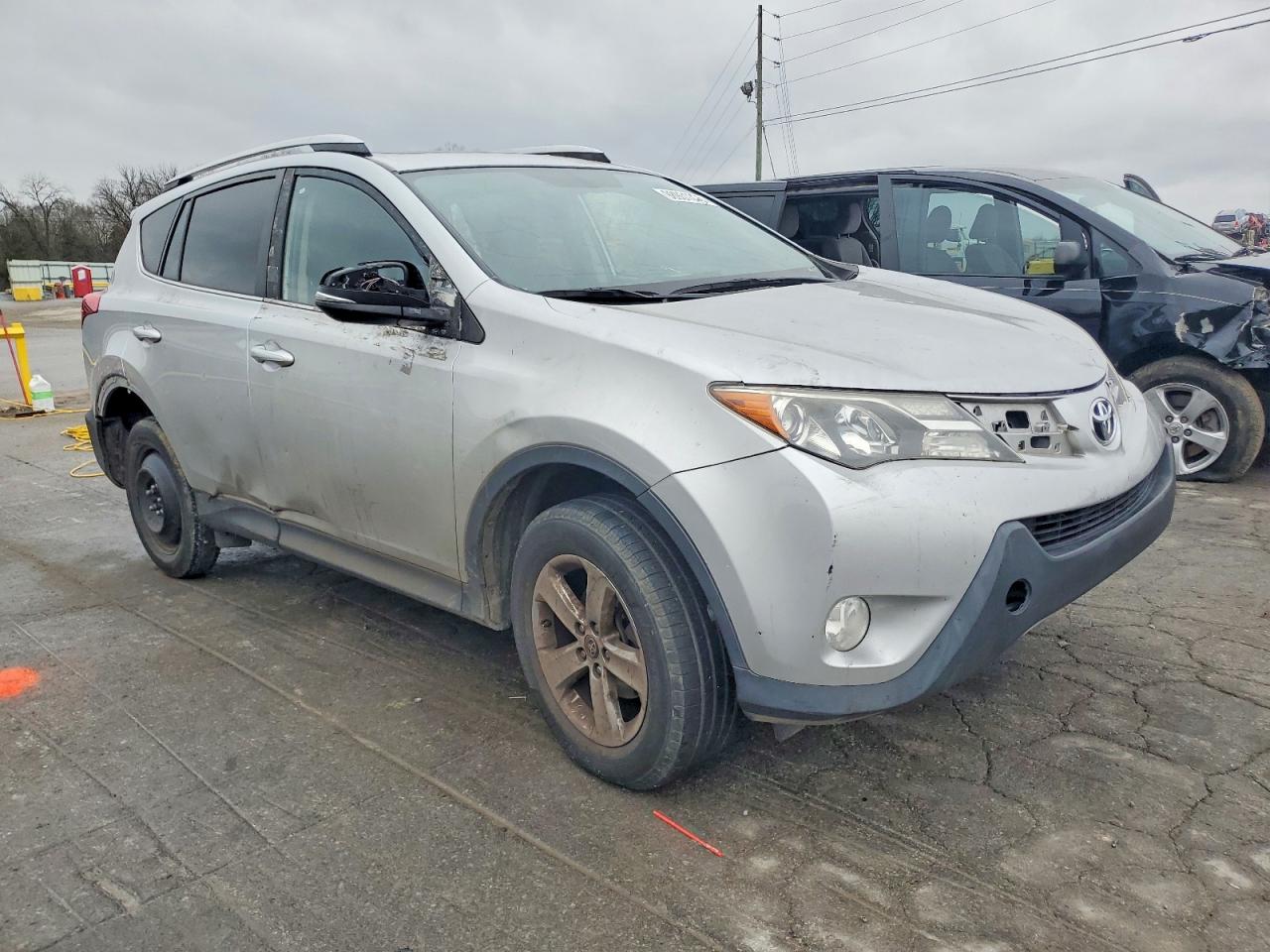 2015 TOYOTA RAV4 XLE photo 4