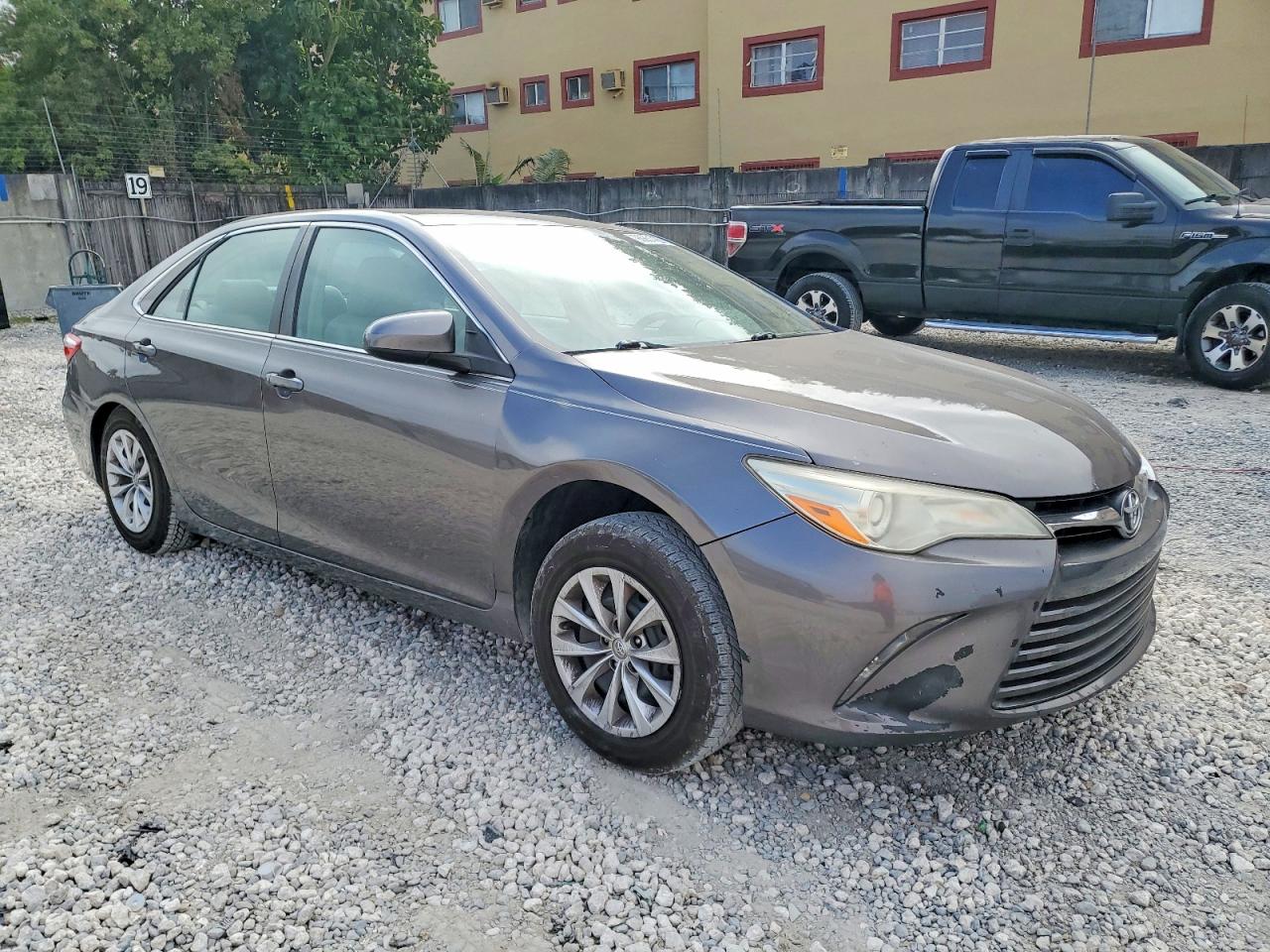 2016 TOYOTA CAMRY LE photo 4