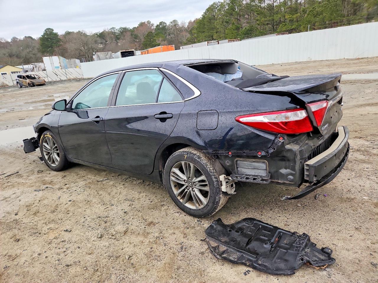 2017 TOYOTA CAMRY LE photo 2