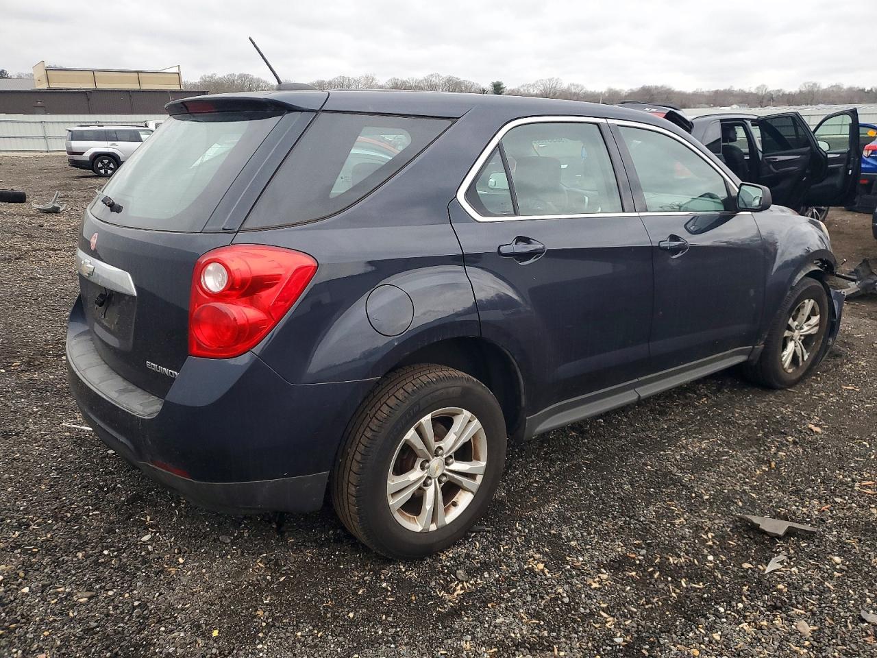 2015 CHEVROLET EQUINOX LS photo 3