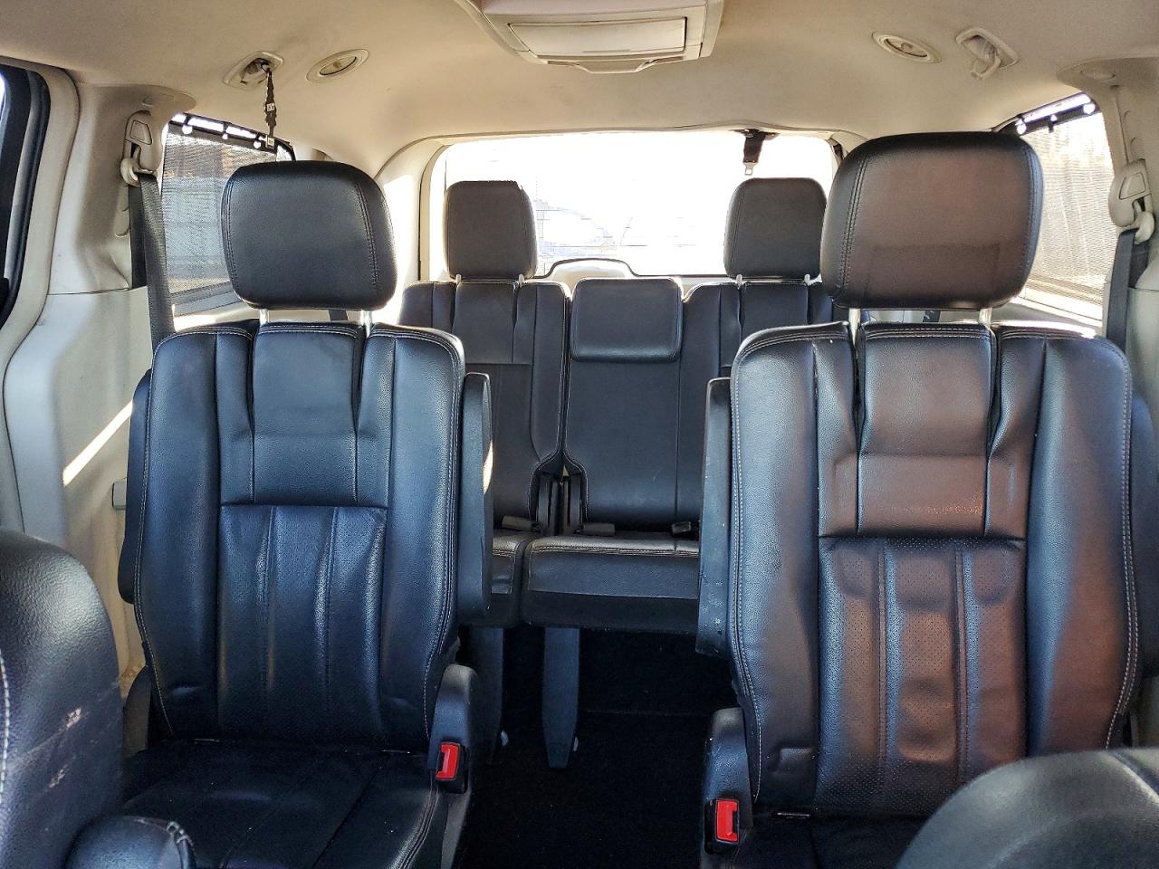 2013 CHRYSLER TOWN & COUNTRY TOURING L photo 10