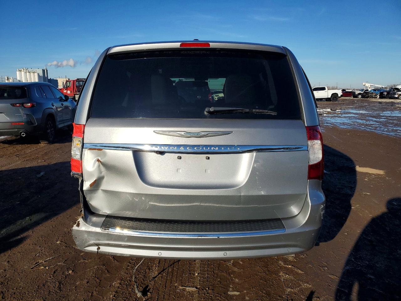 2013 CHRYSLER TOWN & COUNTRY TOURING L photo 6