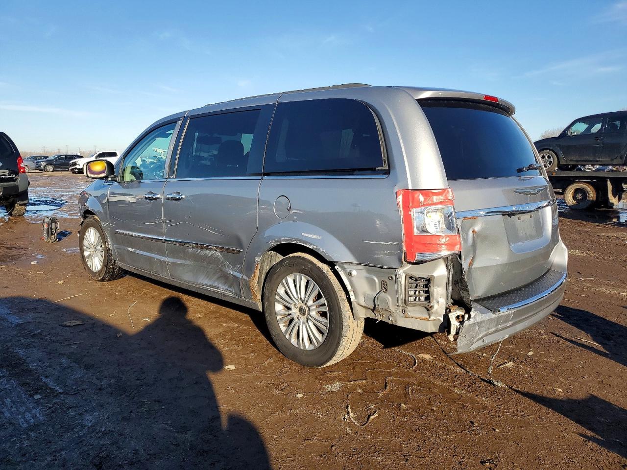2013 CHRYSLER TOWN & COUNTRY TOURING L photo 2