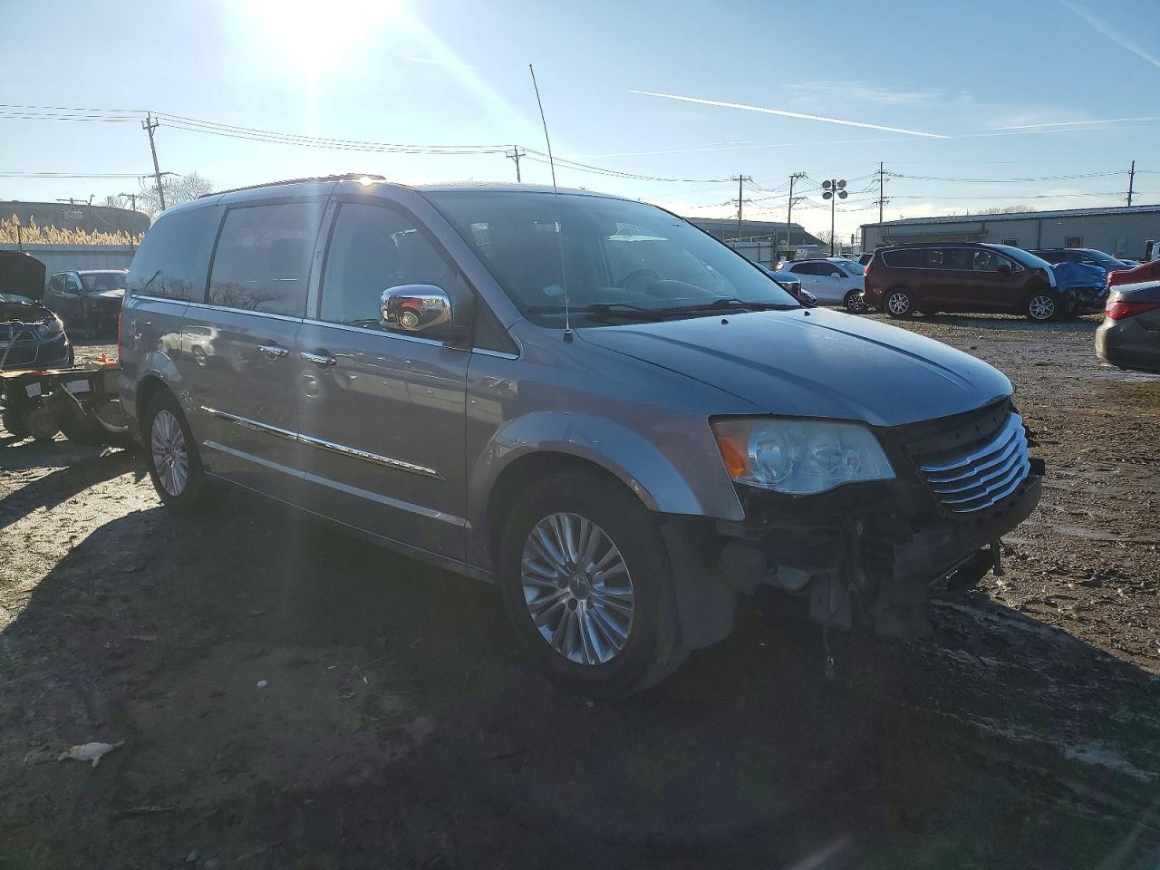 2013 CHRYSLER TOWN & COUNTRY TOURING L photo 4