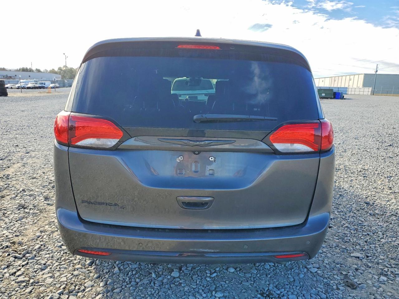 2019 CHRYSLER PACIFICA TOURING L PLUS photo 6