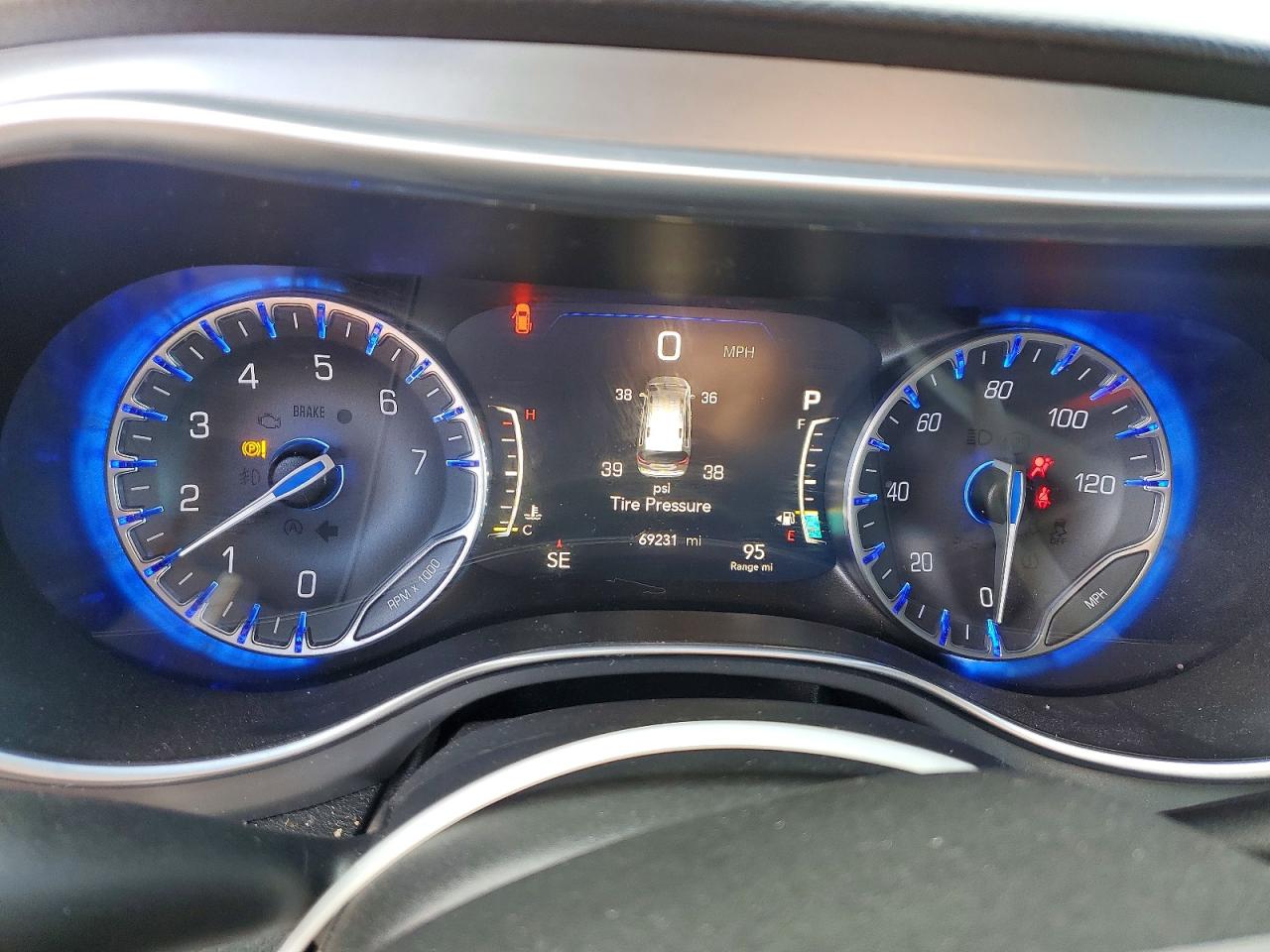 2019 CHRYSLER PACIFICA TOURING L PLUS photo 9