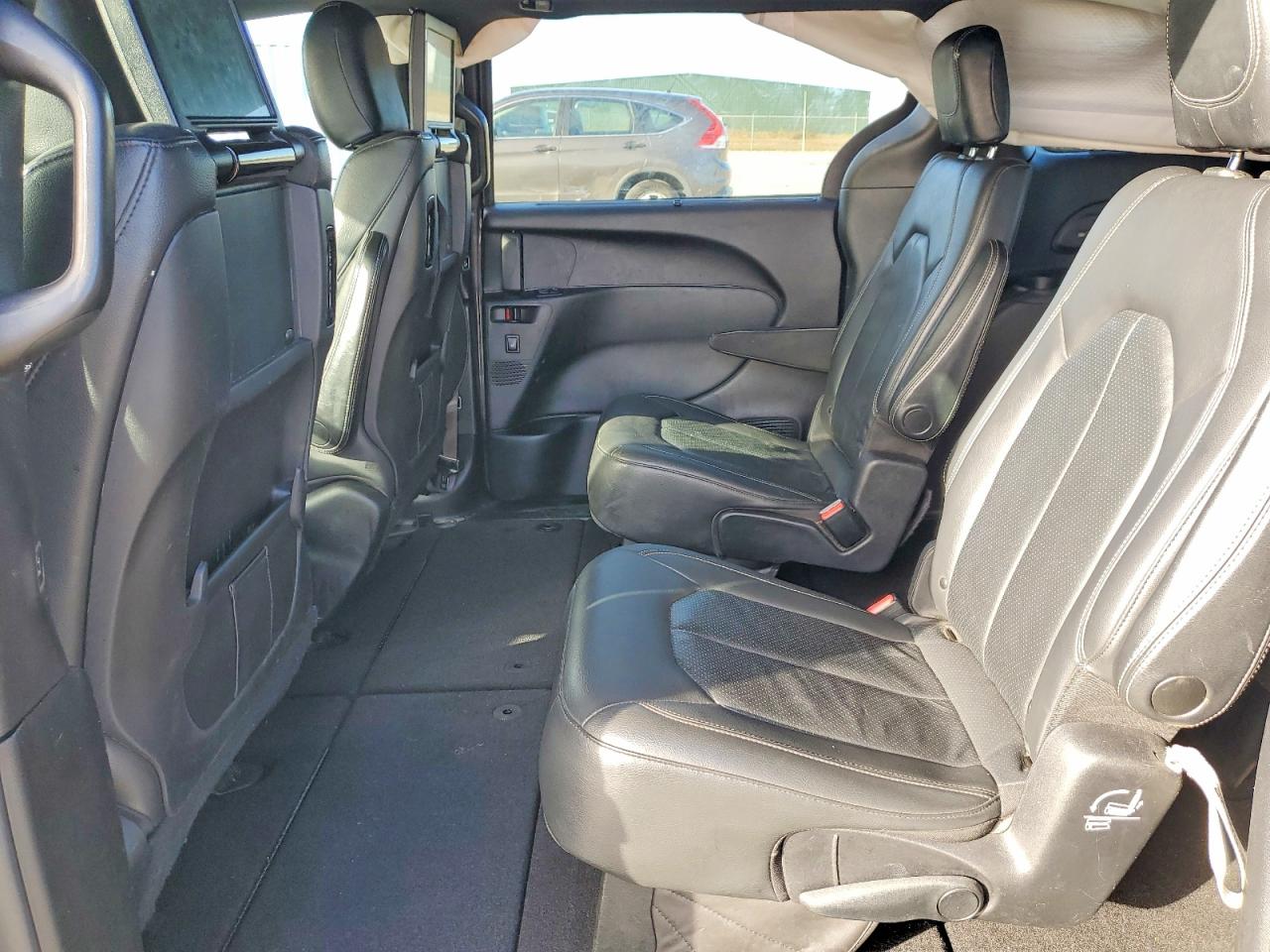 2019 CHRYSLER PACIFICA TOURING L PLUS photo 11