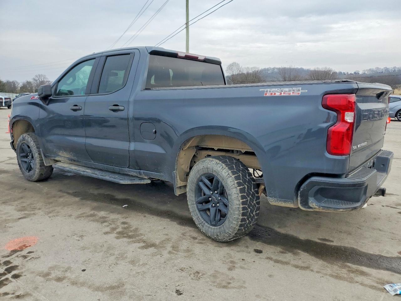 2020 CHEVROLET SILVERADO K1500 TRAIL BOSS CUSTOM photo 2