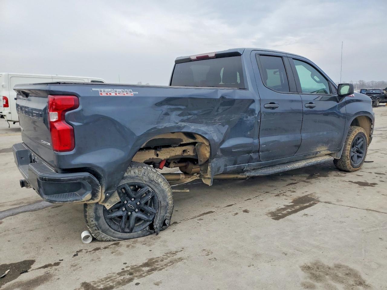 2020 CHEVROLET SILVERADO K1500 TRAIL BOSS CUSTOM photo 3