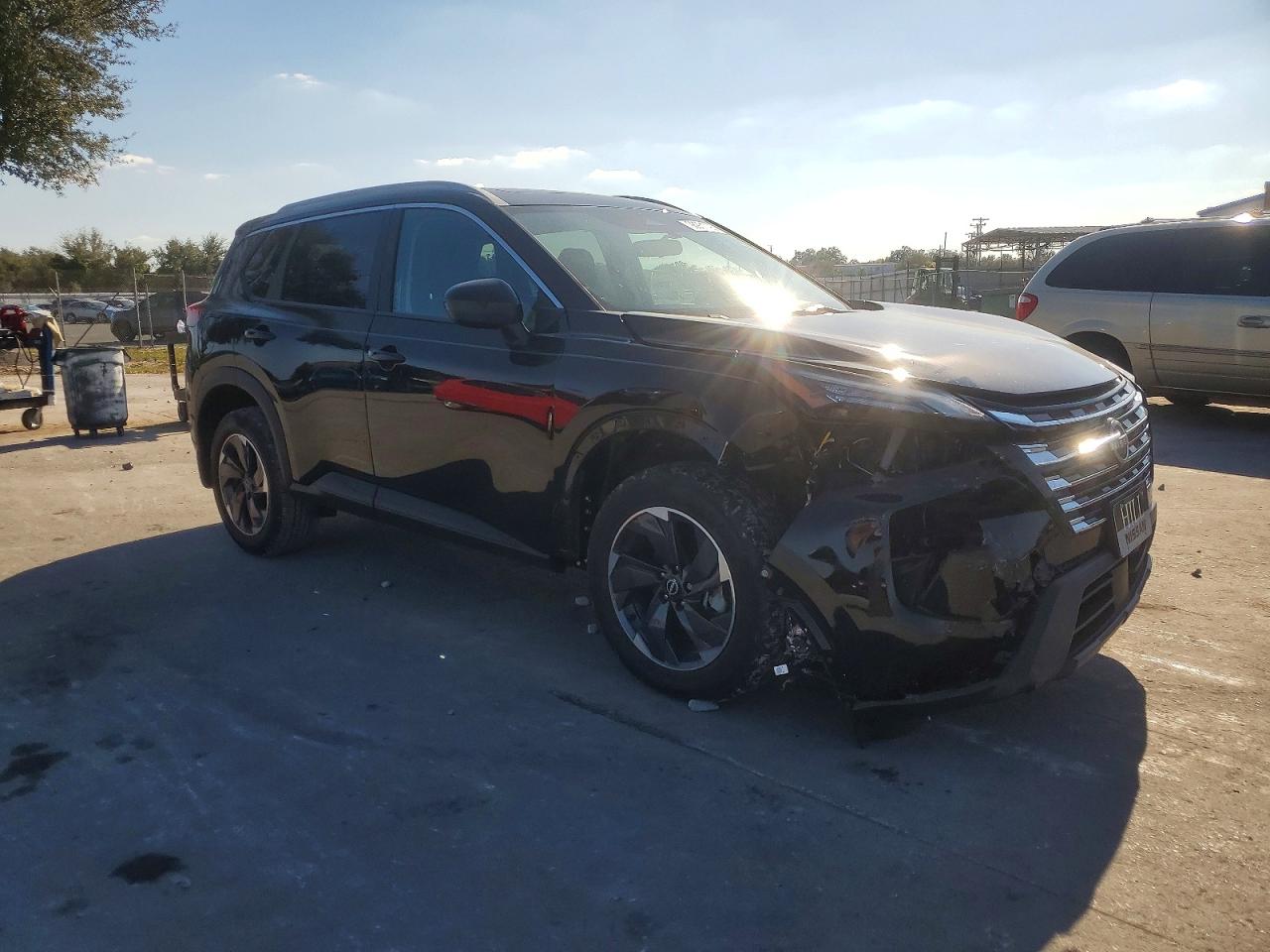 2024 NISSAN ROGUE SV photo 4