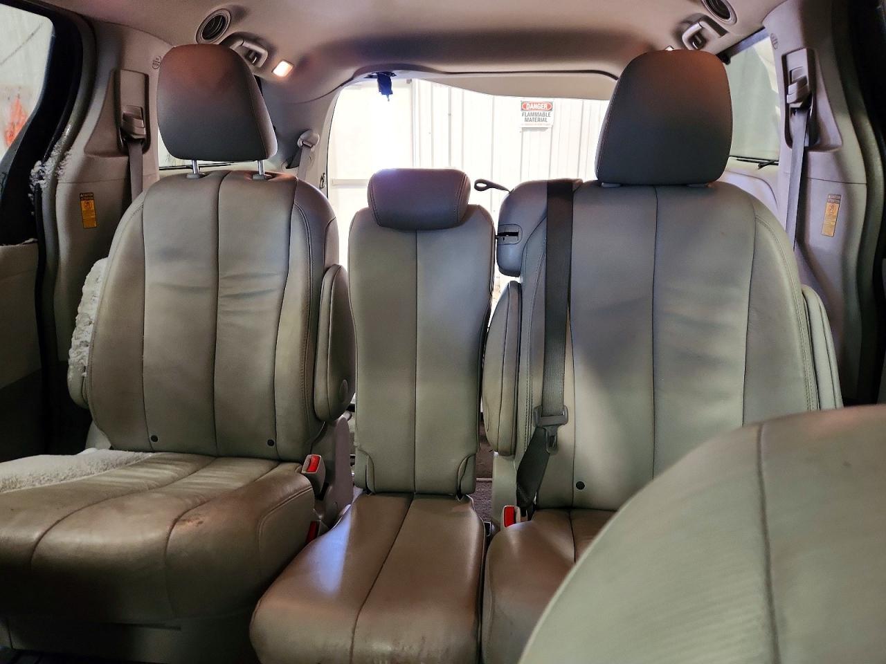 2014 TOYOTA SIENNA XLE photo 10
