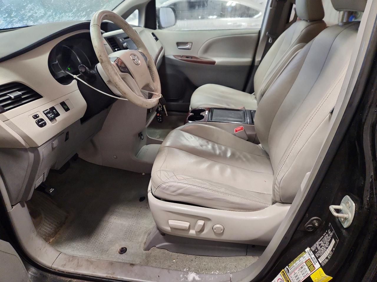 2014 TOYOTA SIENNA XLE photo 7