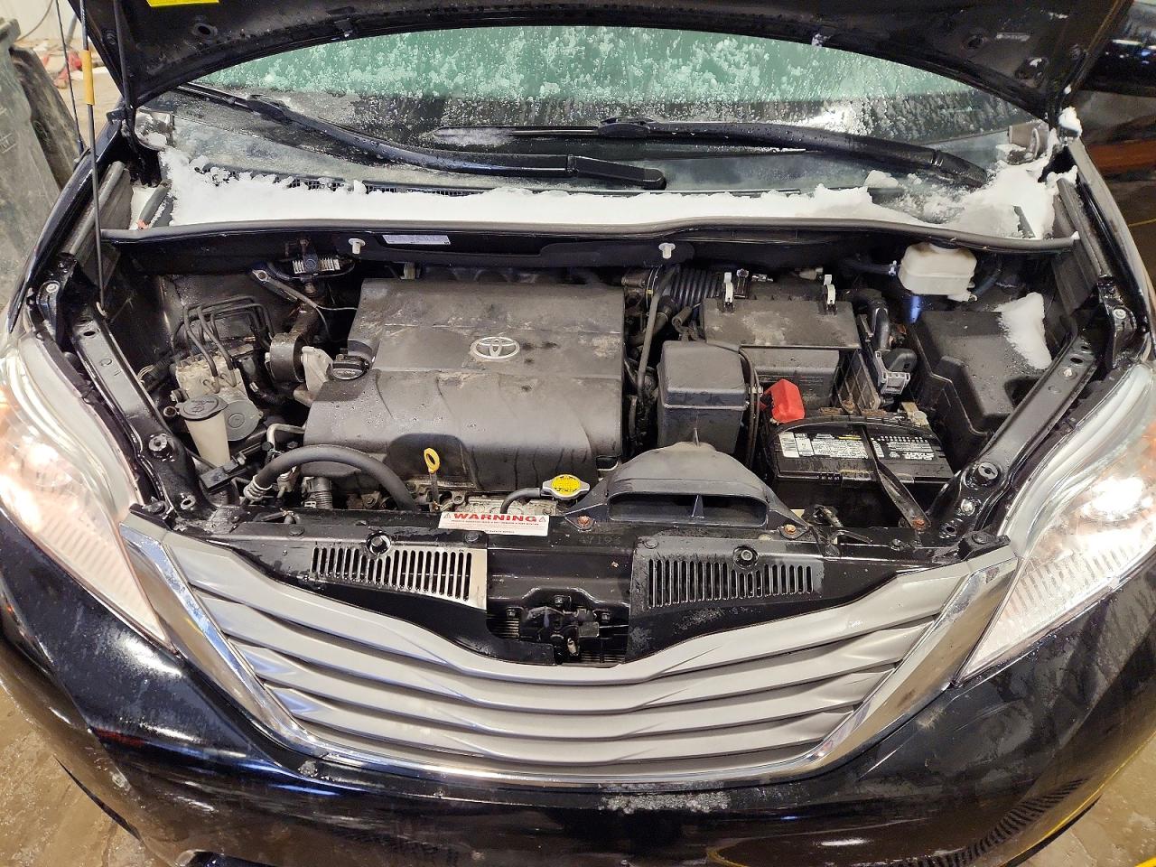 2014 TOYOTA SIENNA XLE photo 12