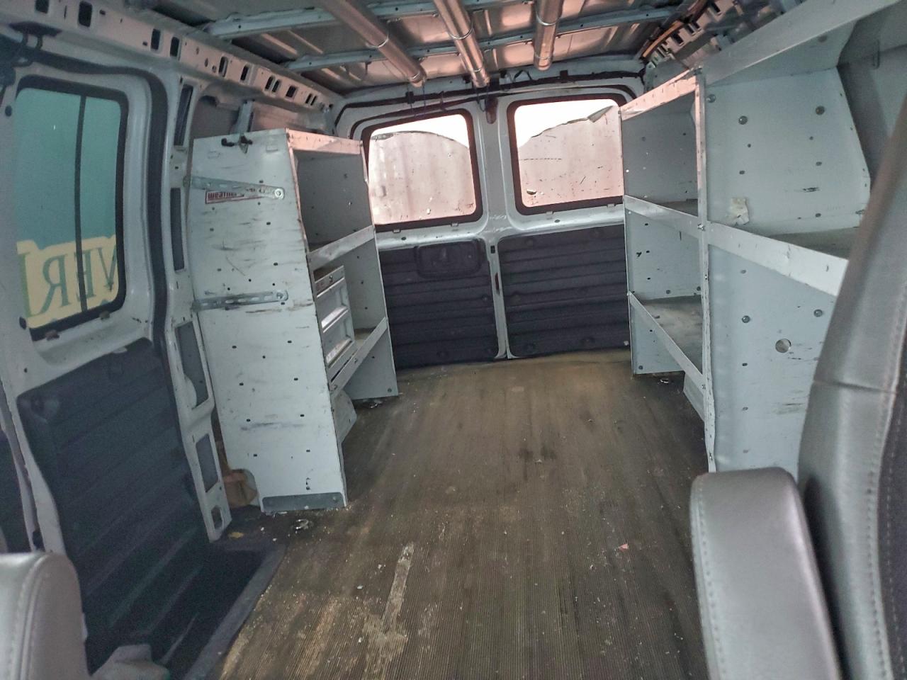 2018 GMC SAVANA G2500 photo 10