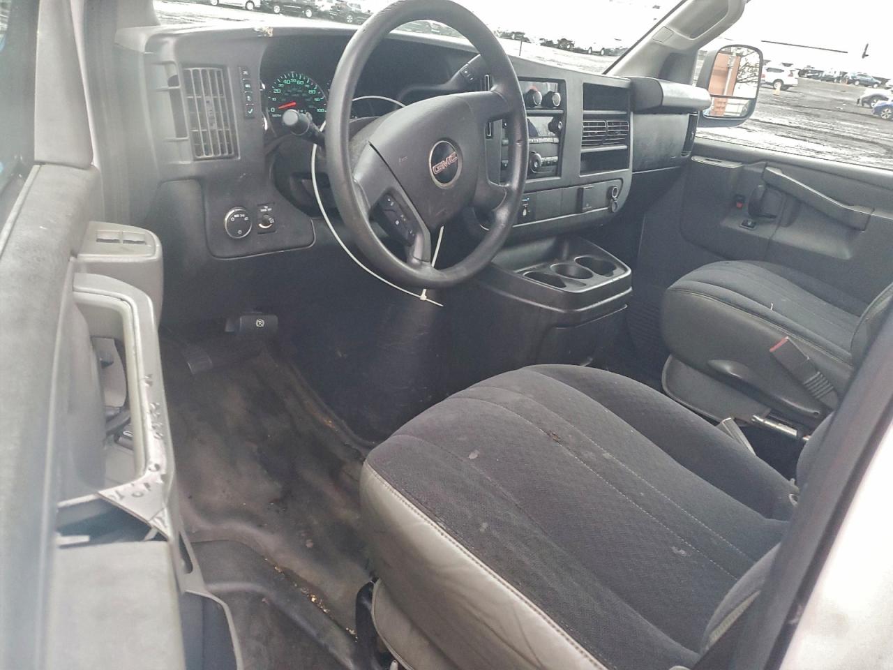 2018 GMC SAVANA G2500 photo 8