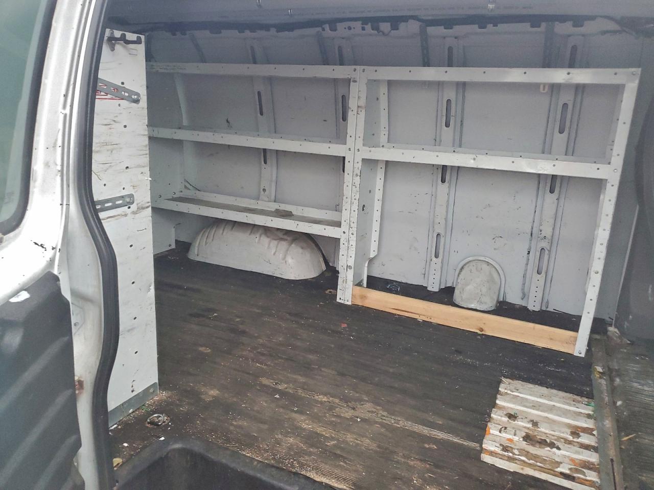2018 GMC SAVANA G2500 photo 11
