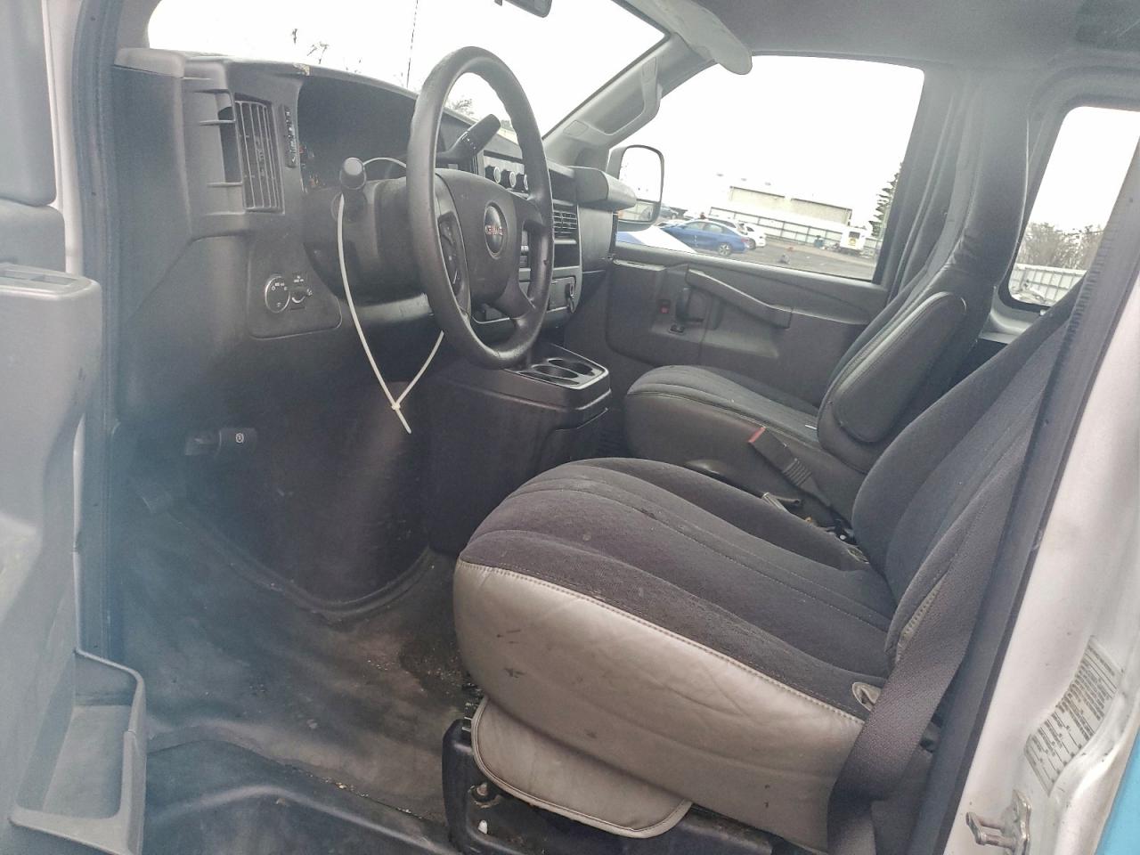 2018 GMC SAVANA G2500 photo 7