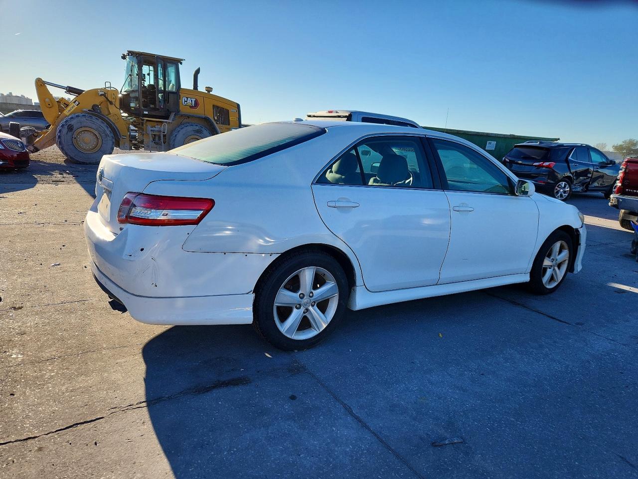 2010 TOYOTA CAMRY SE photo 3