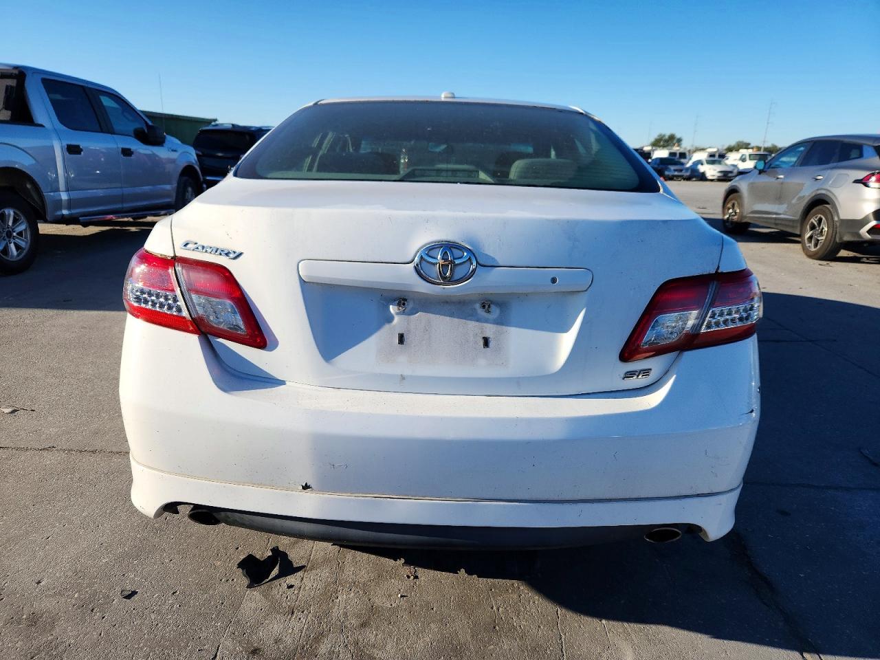 2010 TOYOTA CAMRY SE photo 6