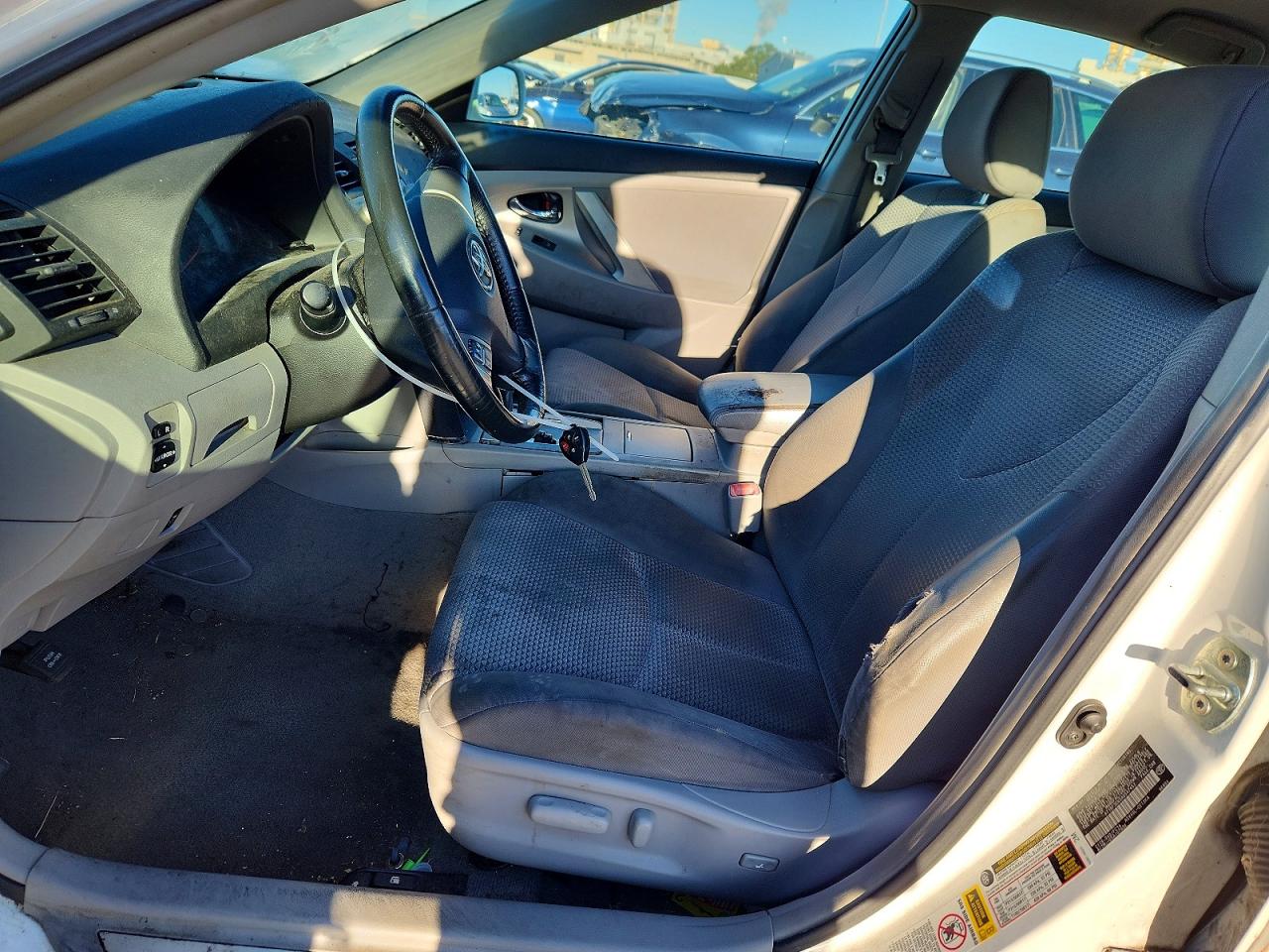 2010 TOYOTA CAMRY SE photo 7