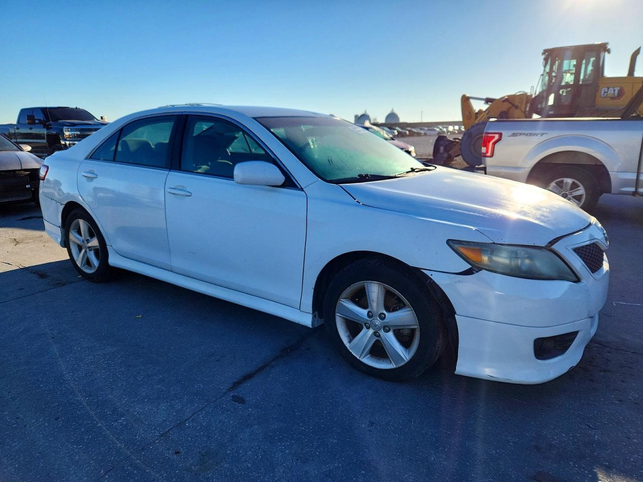2010 TOYOTA CAMRY SE photo 4