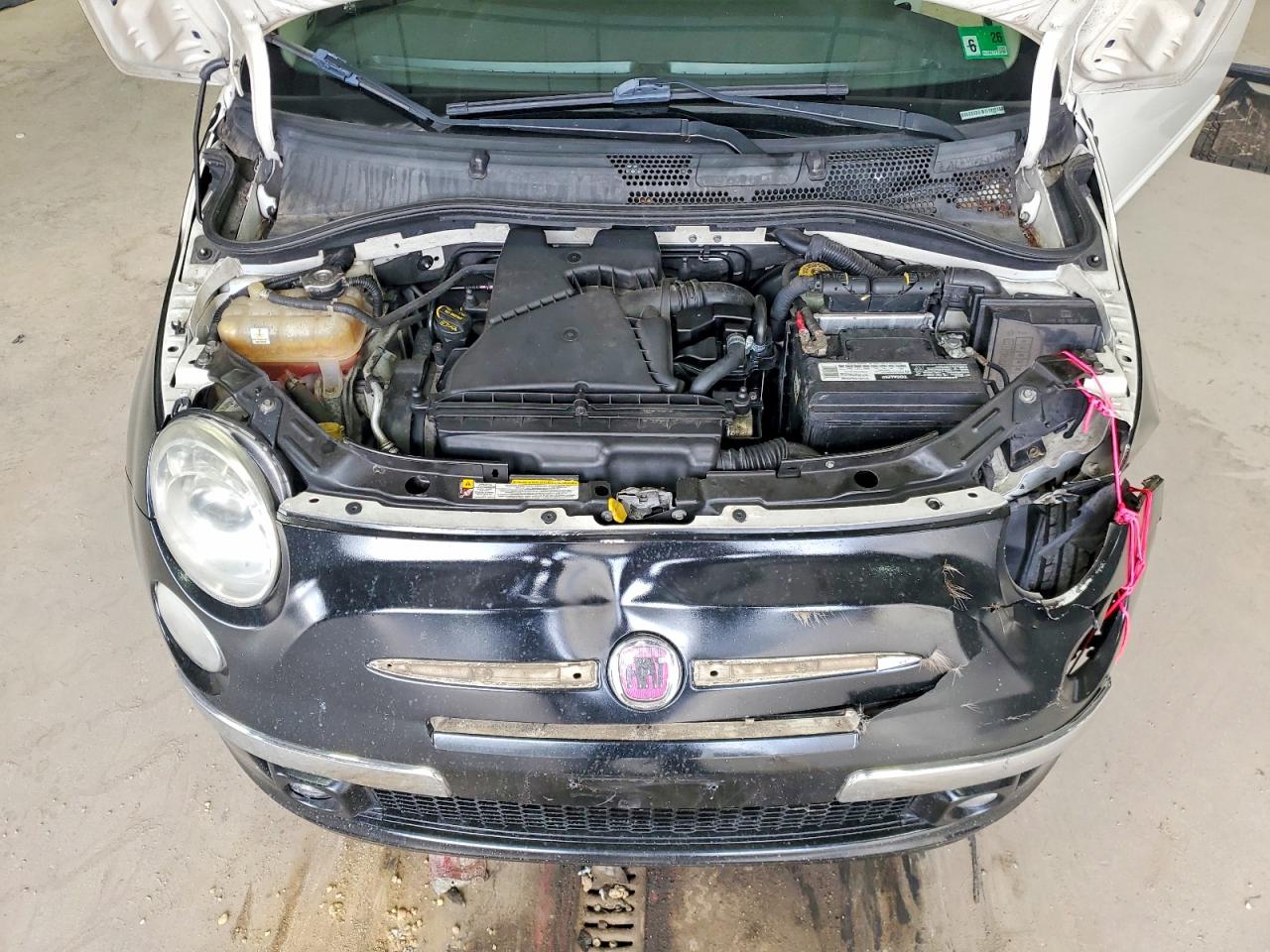 2012 FIAT 500 LOUNGE photo 11