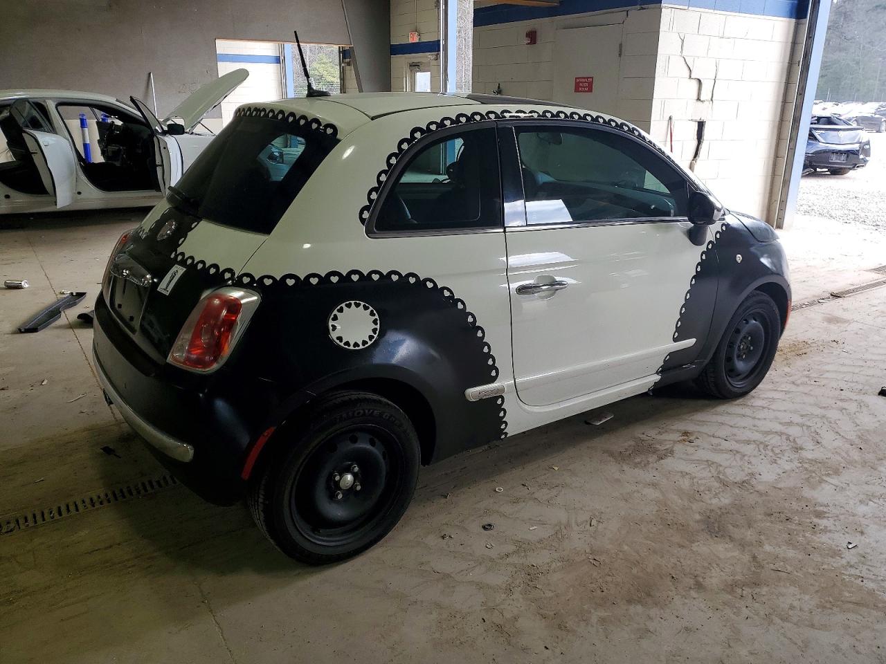 2012 FIAT 500 LOUNGE photo 3