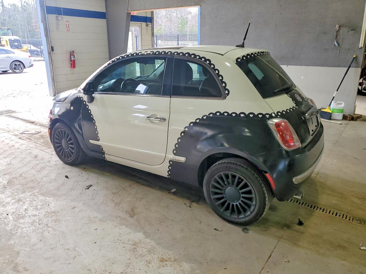 2012 FIAT 500 LOUNGE photo 2