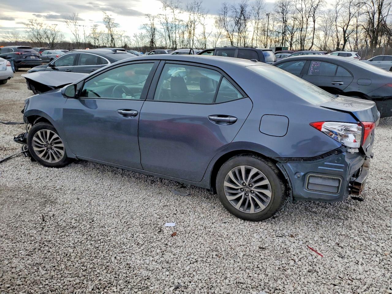 2017 TOYOTA COROLLA L photo 2