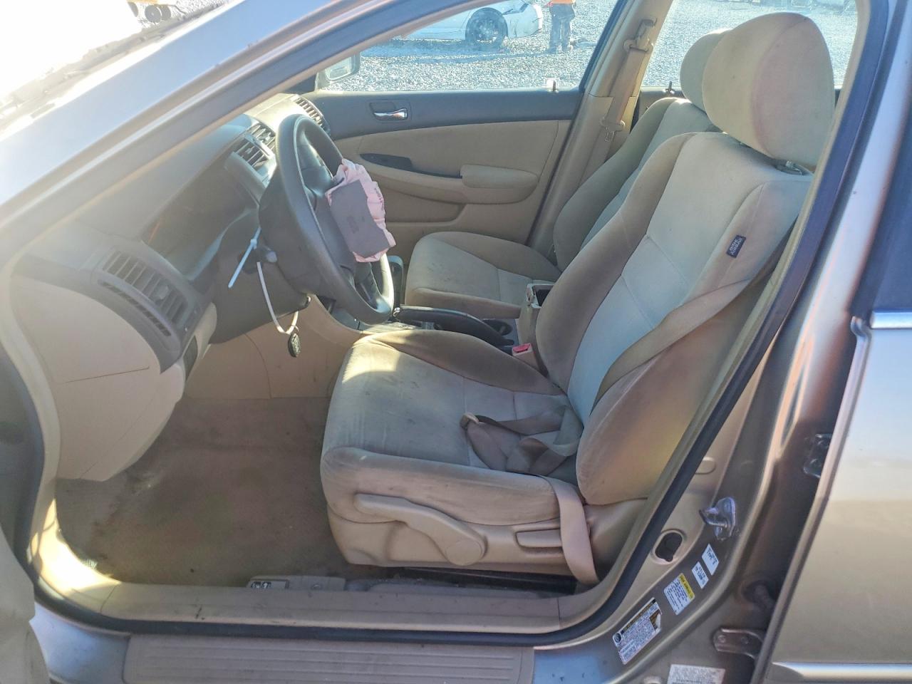 2005 HONDA ACCORD LX photo 7