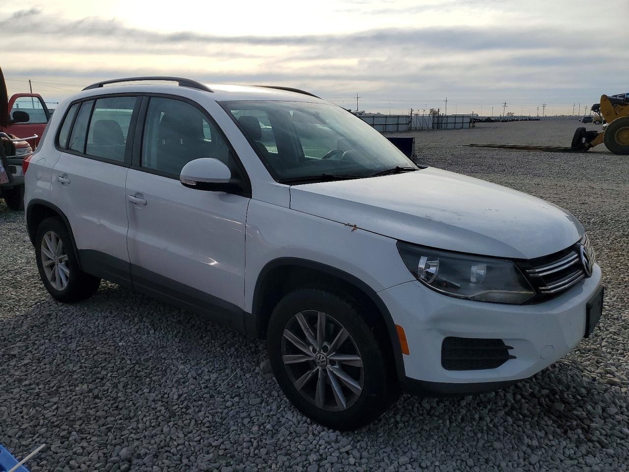 2017 VOLKSWAGEN TIGUAN S photo 4