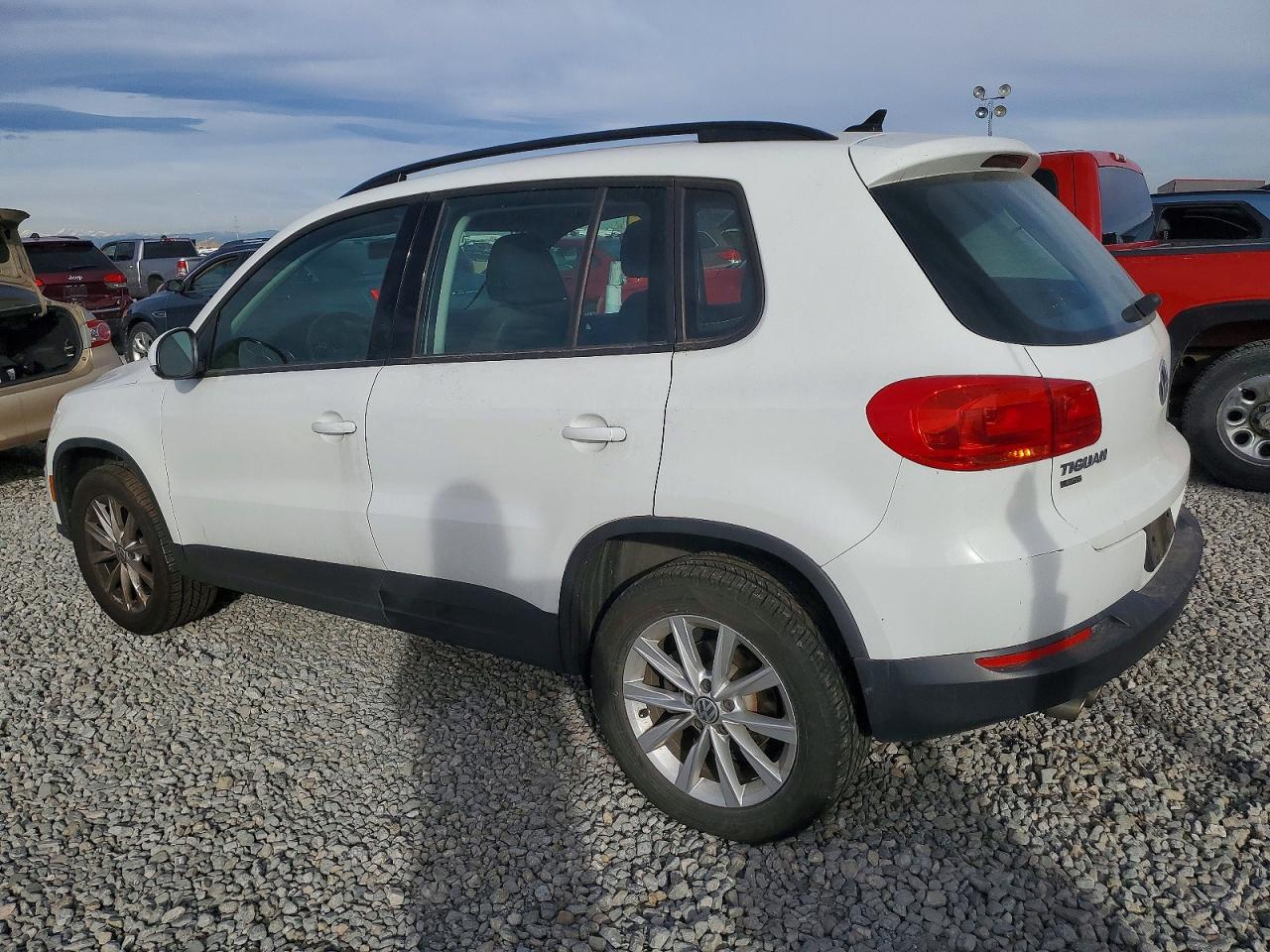 2017 VOLKSWAGEN TIGUAN S photo 2