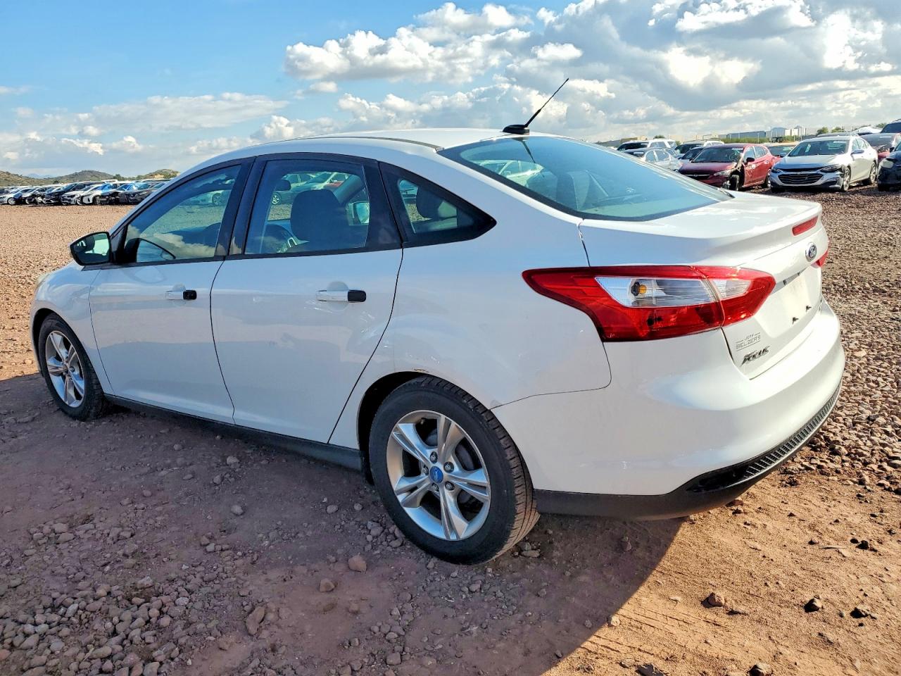 2014 FORD FOCUS SE photo 2