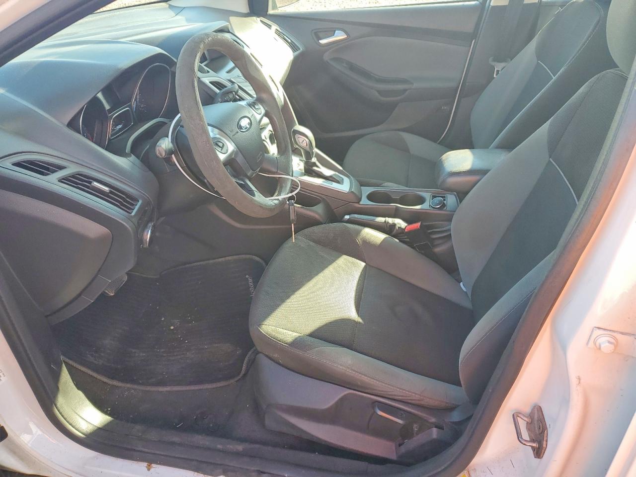 2014 FORD FOCUS SE photo 7