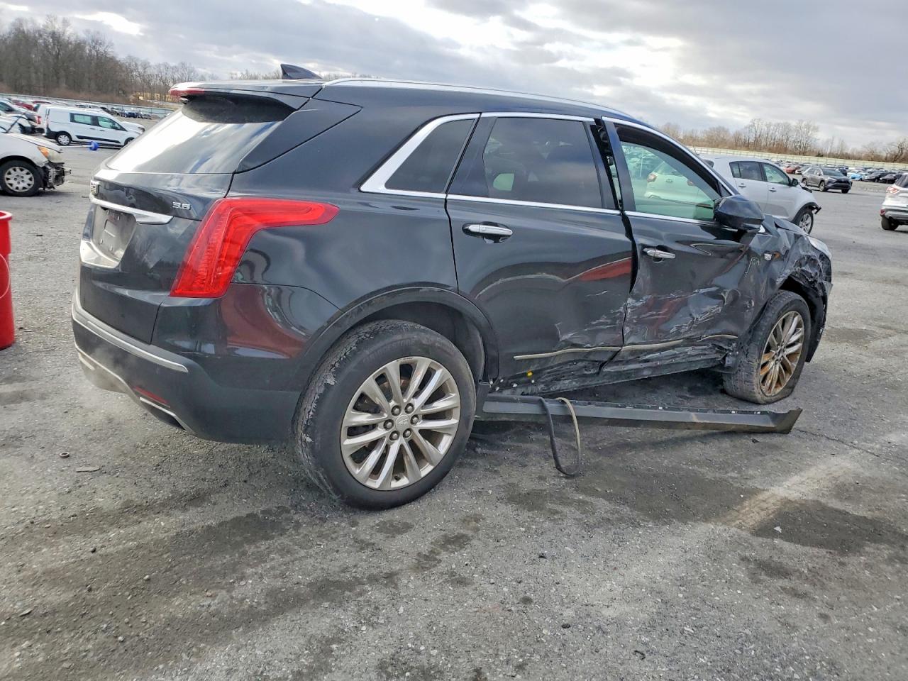 2018 CADILLAC XT5 PLATINUM photo 3