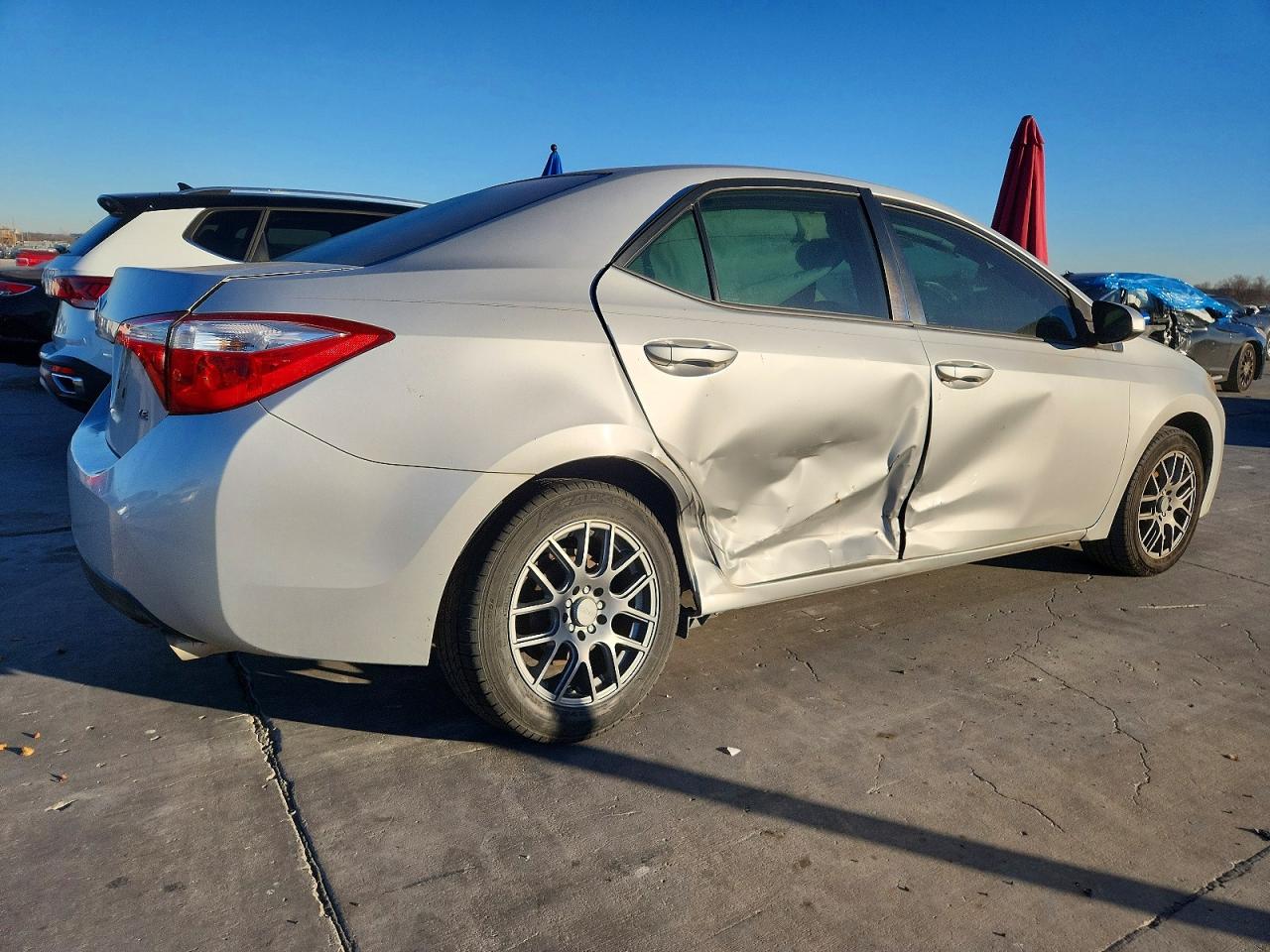 2015 TOYOTA COROLLA LE photo 3