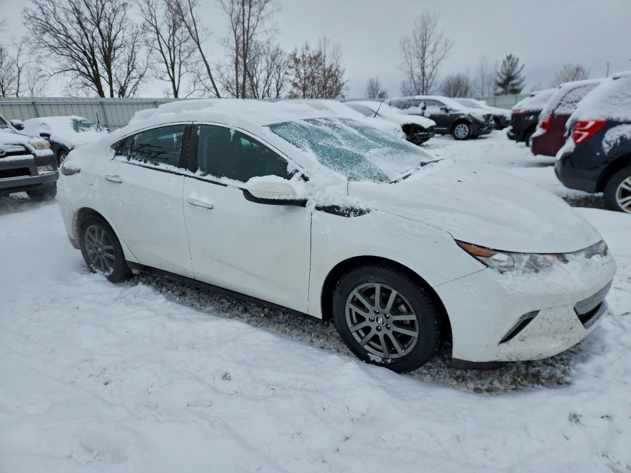 2017 CHEVROLET VOLT LT photo 4