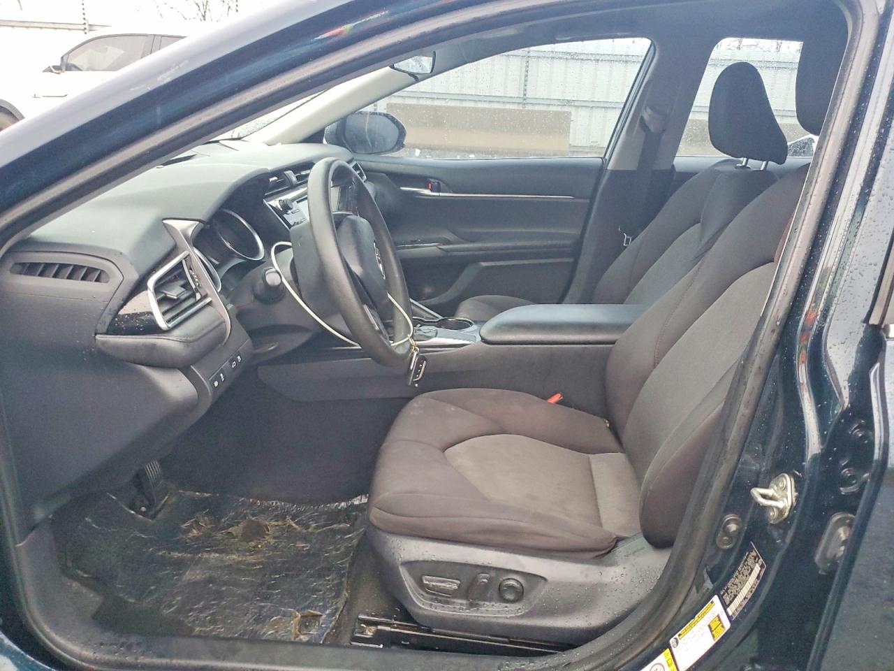 2018 TOYOTA CAMRY LE photo 7