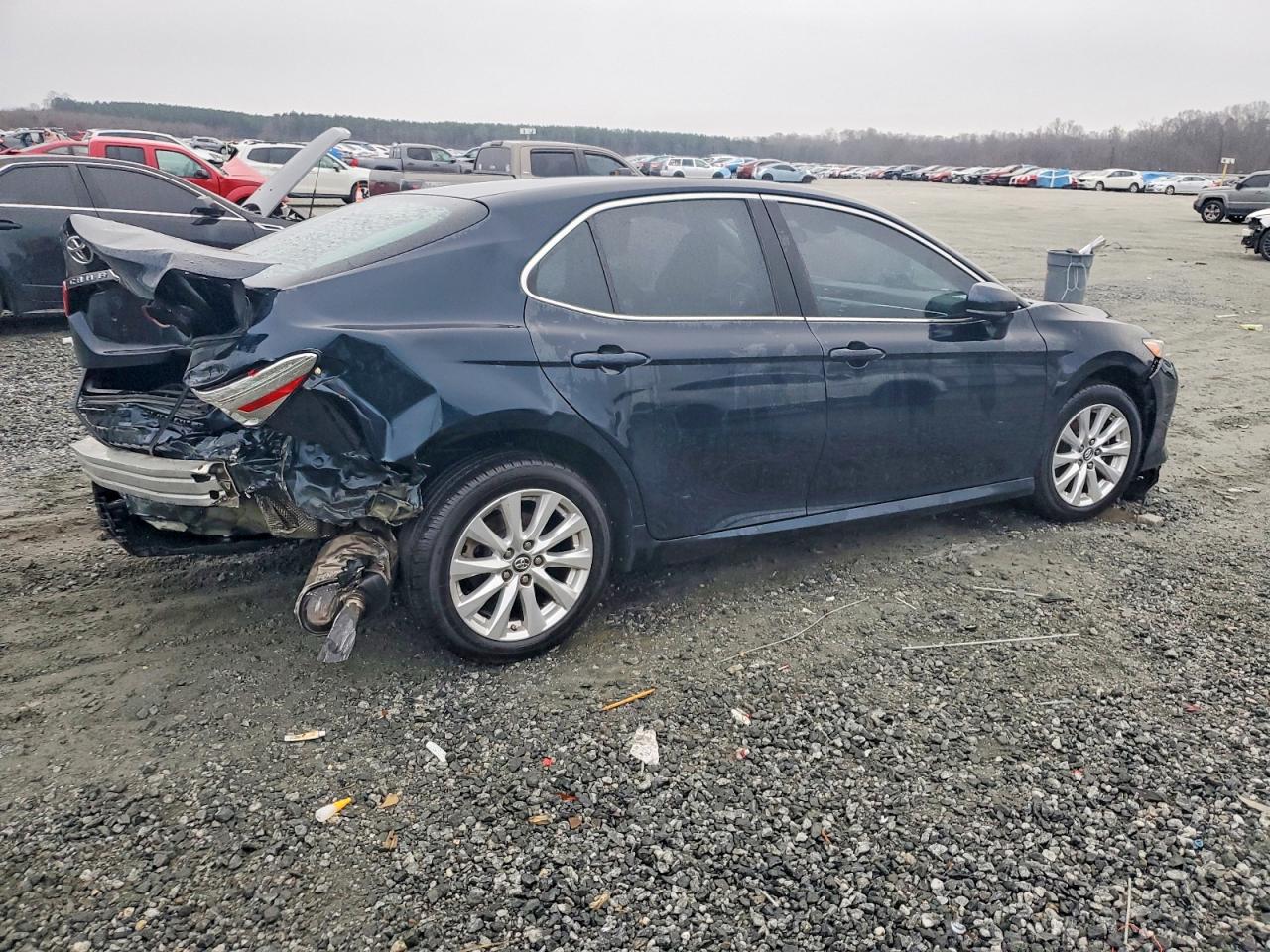 2018 TOYOTA CAMRY LE photo 3