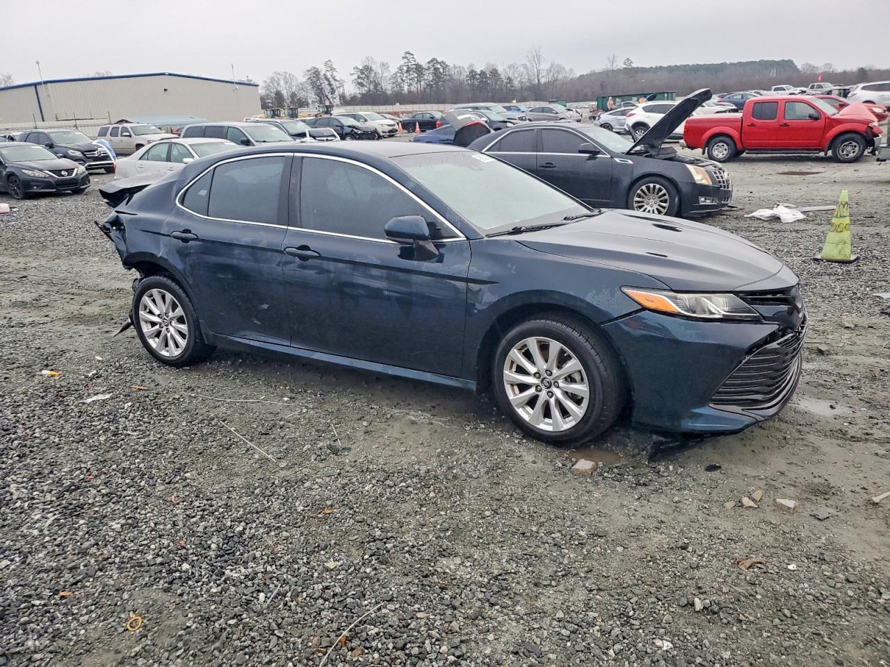 2018 TOYOTA CAMRY LE photo 4