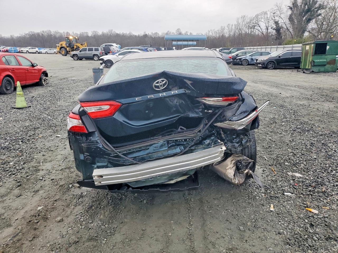 2018 TOYOTA CAMRY LE photo 6