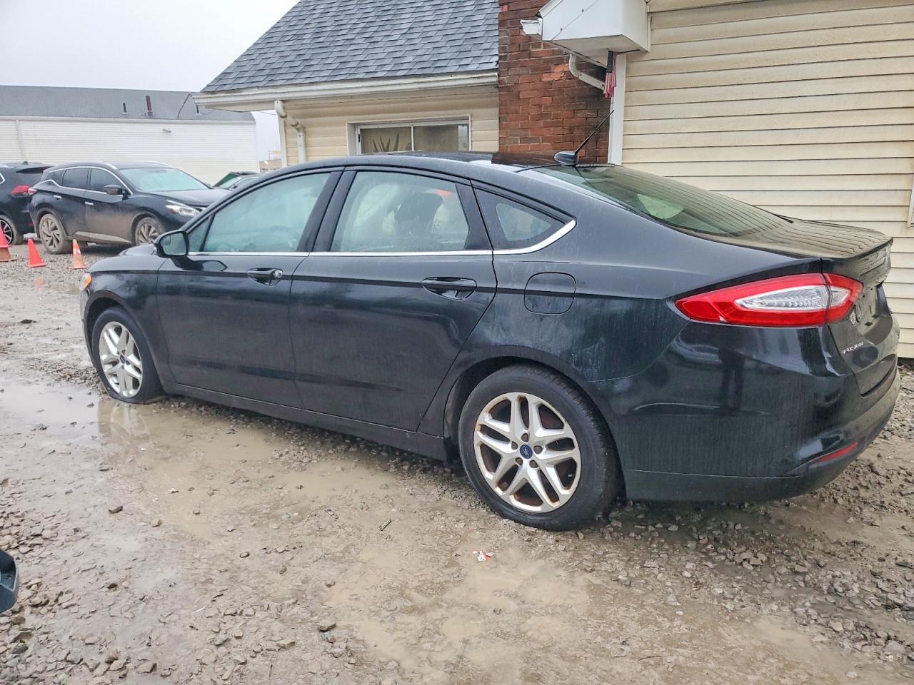 2013 FORD FUSION SE photo 2